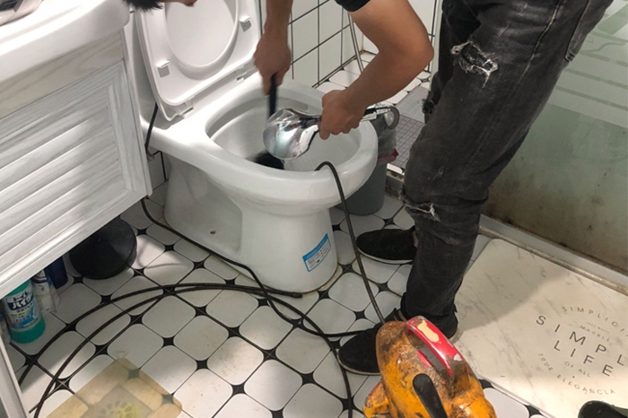 岭口镇疏通下水道