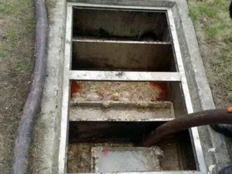 岭口镇隔油池清理