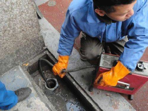 岭口镇疏通下水道