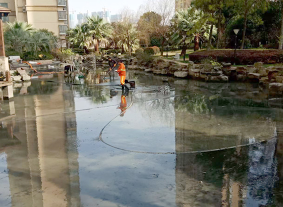 岭口镇景观池淤泥清理