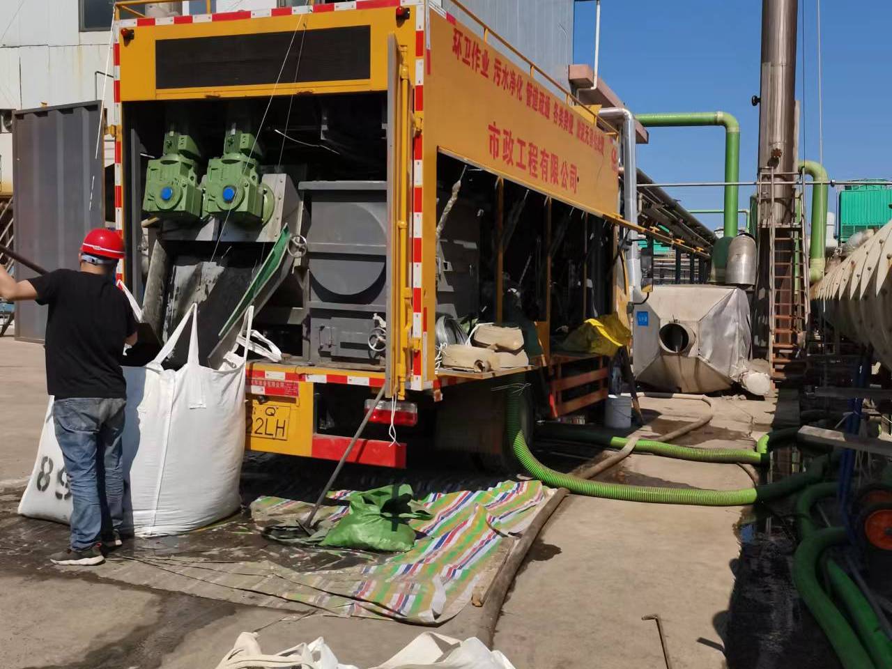 岭口镇淤泥压干处理